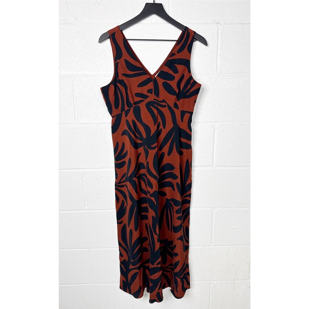 On 34th Sleeveless Maxi Dress Womens Size 10 Brown Black Leaf Print V Neck‎
